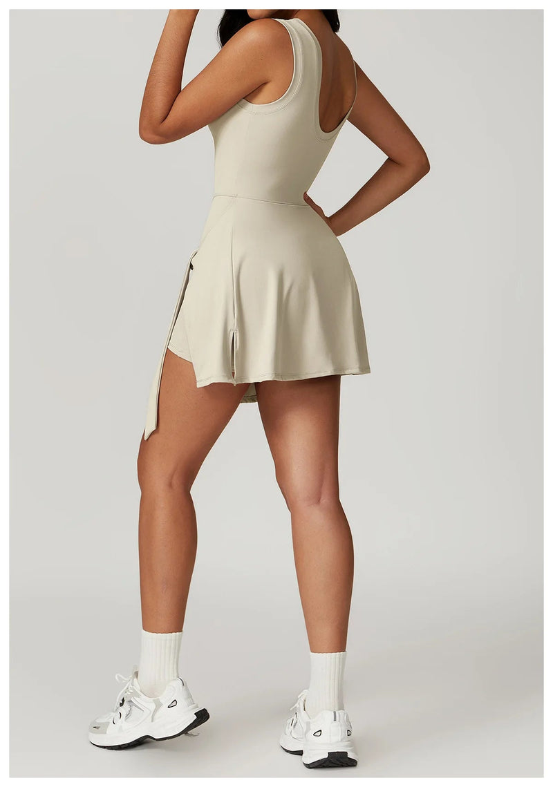 Macaquinho Feminino Beach Fit com Saia